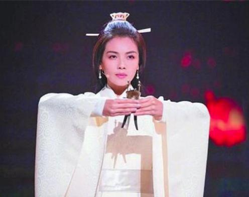 她打下半壁江山,死后被丈夫许配给国王