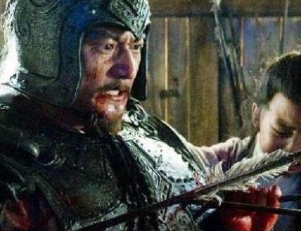 他是刘表手下的一员大将 实力一般般但他的运气却十分的好
