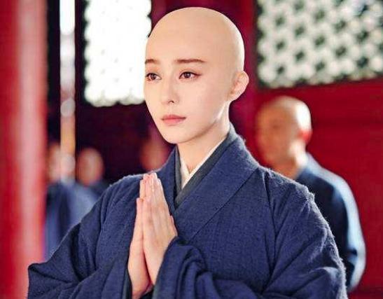 他出生就遭到母亲嫌弃,被尼姑抚养,最后成千古一帝