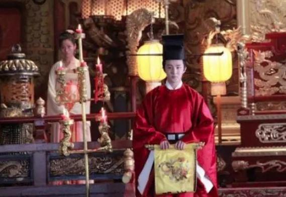 宋真宗皇帝送宰相一坛酒,里面却装满了珍珠