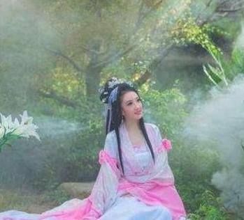 古代人穿那么长的衣服就不怕弄脏吗