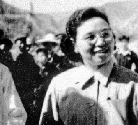 秦曼云多年后归国与老同学会见，说了什么让她无地自容