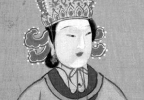她是先皇的妃子，后来又成了继位者的皇后