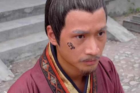 皇帝请武将吃饭,却没给他筷子,武将这么做就被排挤了