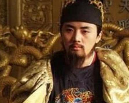 他身为皇帝有着满怀壮志的决心 无奈却生于乱世