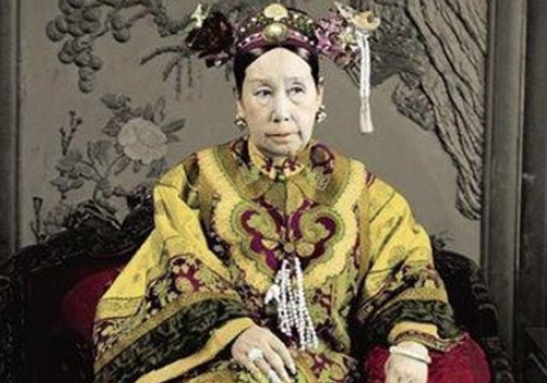 慈禧每天起床要做的两件事,你绝对想不到是什么