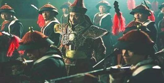 将军茅厕遇见一群蚂蚁，要求立即撤军，后来才知道是为了救将士