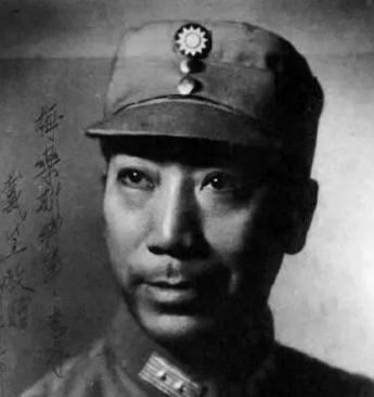 被日本人称为“人间魔鬼”的上海滩黑老大王亚樵，连杜月笙都害怕三分