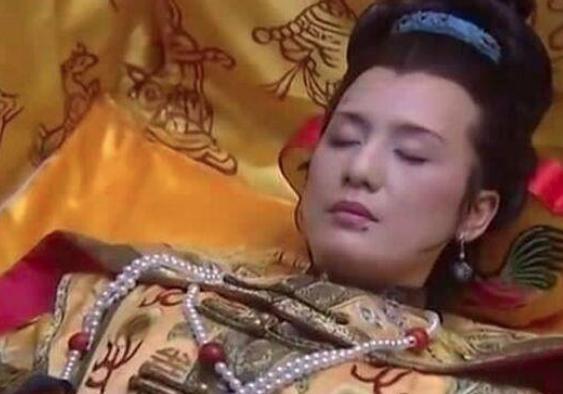 她是为康熙生育儿女最多的妃子,女儿死后还穿龙袍