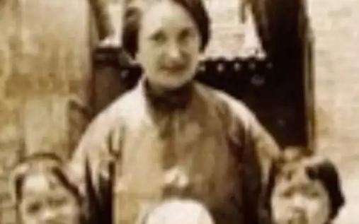 这个外国女人入中国国籍,抗战时期就下100多孤儿