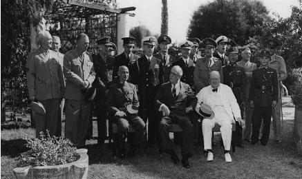 在1951年,丘吉尔打败了艾德礼,再次当上了英国首相。