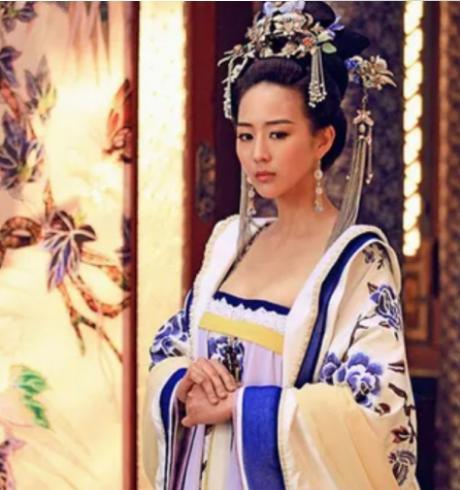 唐朝是最开放的朝代,从衣服的穿戴就能看出来