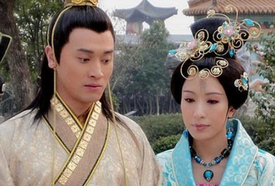 皇帝爱上一个大自己17岁的宫女,竟想废掉皇后