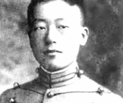 他的才华不输徐志摩,却因为一个女人郁郁不得志