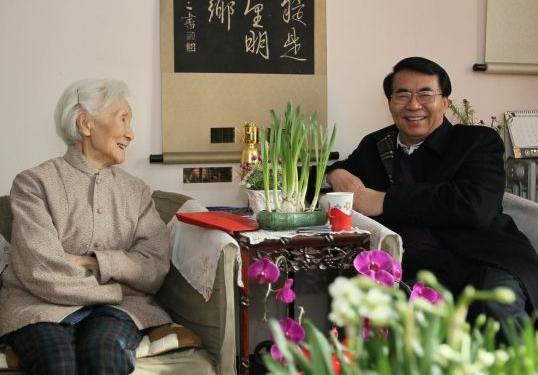 李佩做出的成就分别由哪些 有关于她的个人生活是什么样的