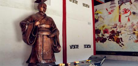 韩信明修栈道、暗度陈仓的时候，项羽却在做此事，难怪他败亡