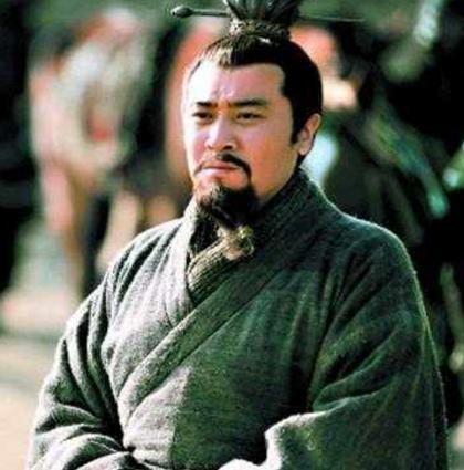 刘备家境贫寒又是卖草鞋的 他招兵买马的钱从哪来的