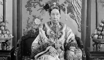慈禧坐汽车究竟是什么样的 为何说大清不亡才怪