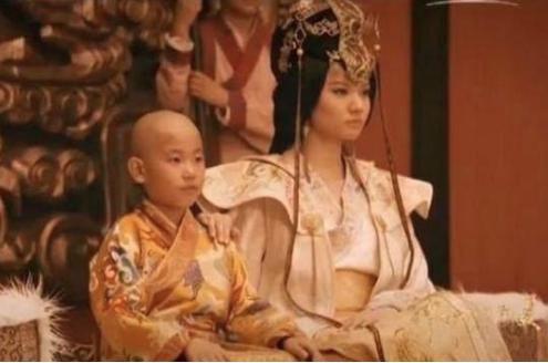 皇帝13岁爱上了嫂子,王朝也因此变得更强大