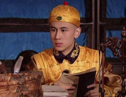 康熙智擒鳌拜,鳌拜脱下衣服居然救了自己一命
