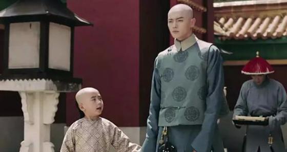 历史上傅恒的次子娶了和嘉公主,一生受乾隆重视