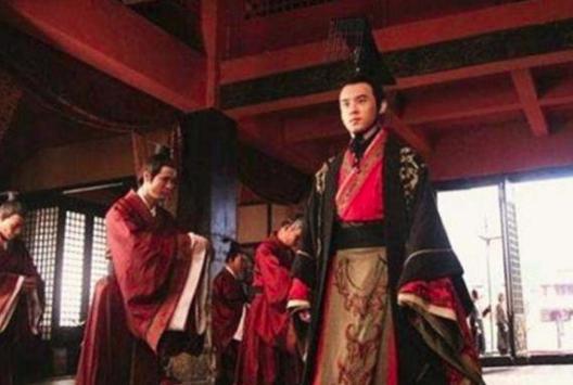 妃子遇到危险侍卫却见死不救,皇帝:干得好!