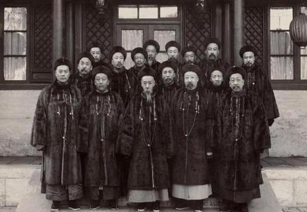清朝灭亡之后 那些王爷依靠什么生活的