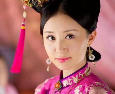 姐妹俩一同入宫，姐姐成皇后，妹妹却主动殉葬