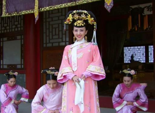 姐妹俩一同入宫，姐姐成皇后，妹妹却主动殉葬