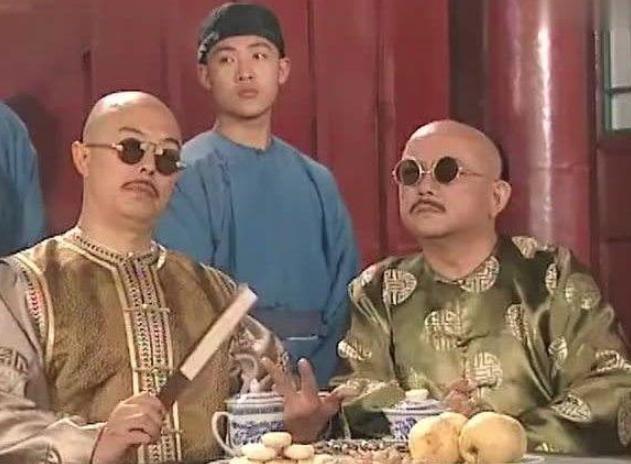 清朝时期,和珅跟李卫谁的官职更大