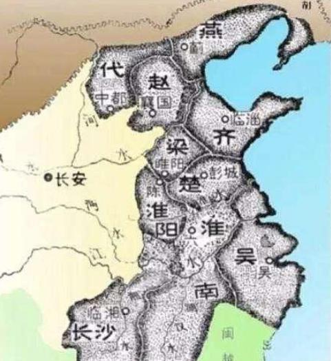 项羽分裂各国削弱诸侯,刘邦却联合诸侯
