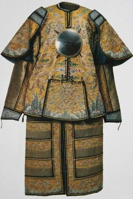 清朝皇帝一年四季穿不同的衣服,样式也很多
