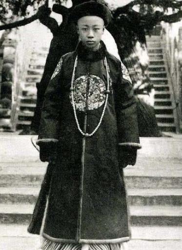 清朝皇帝一年四季穿不同的衣服,样式也很多