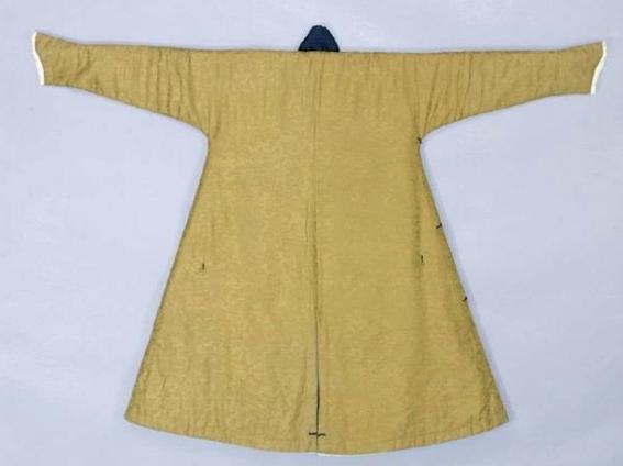 清朝皇帝一年四季穿不同的衣服,样式也很多