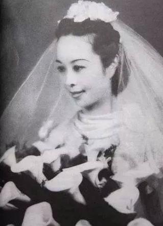 她出生豪门嫁戏子,为何一生坎坷