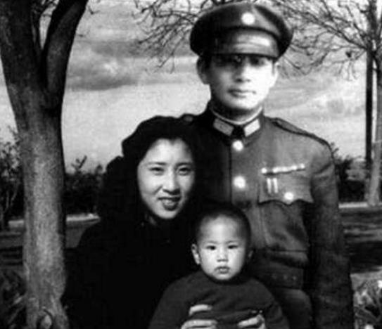 他被称为瘸腿将军,张灵甫的腿到底经历了什么