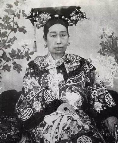 健康无恙的慈安太后在45岁突然暴毙的原因是什么