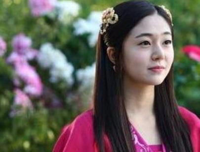 她原本是进攻的美女却成为一位皇后 却意外的灭亡了一个朝代