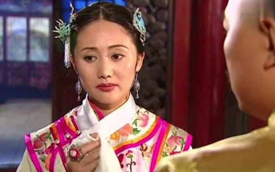 她是令妃的好闺蜜庆妃,抚养了嘉庆被封皇贵妃
