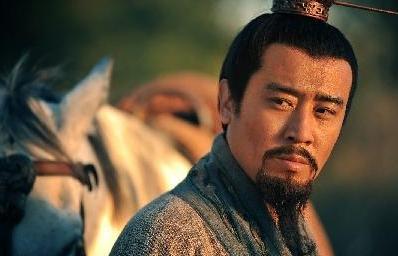 懂得示弱是生存下去的高级谋略!刘备的隐忍成长奋斗史!