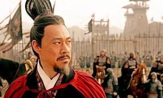 懂得示弱是生存下去的高级谋略!刘备的隐忍成长奋斗史!