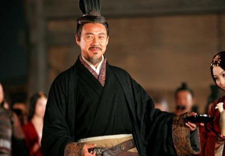 懂得示弱是生存下去的高级谋略!刘备的隐忍成长奋斗史!
