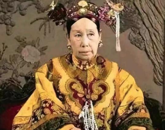 历史上两个女强人，一个千古流芳一个遗臭万年