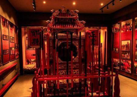 历史上最全面的轿子 吃喝拉撒全能在里面完全解决