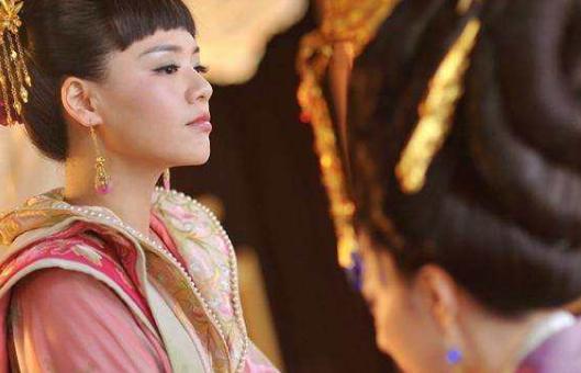 唐高宗在位时，荣国夫人处于什么样的地位