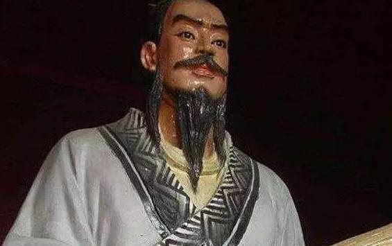 日本鬼子进村杀人放火却因看见一个徐福的墓,立马的磕头撤走