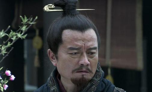 袁术四世三公家底丰厚，是什么让他在三国的舞台上早早退幕