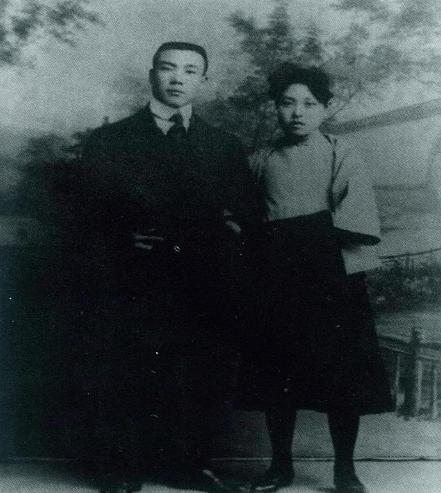 屈武的人生事迹都是什么样的 他的传奇经历是什么样的