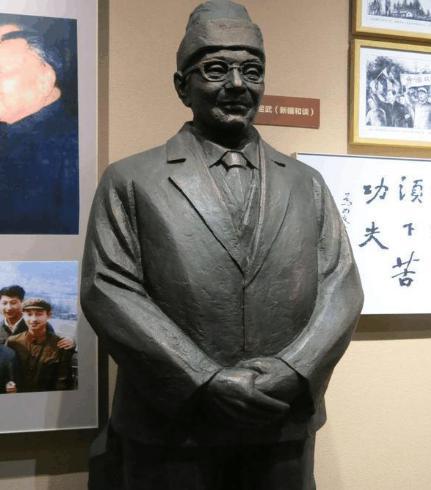 屈武的人生事迹都是什么样的 他的传奇经历是什么样的