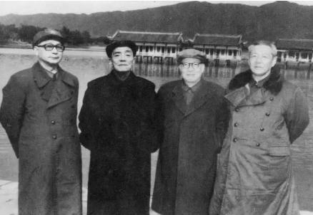 屈武的人生事迹都是什么样的 他的传奇经历是什么样的